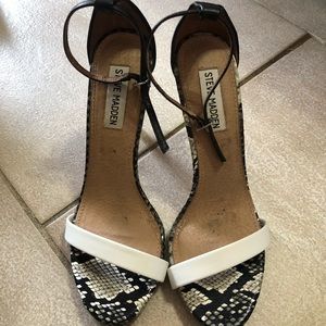 EVE MADDEN BLACK/WHITE/SNAKE PRINT ACCENT SHOE 
WOMENS SIZE 8–will fit 7.5